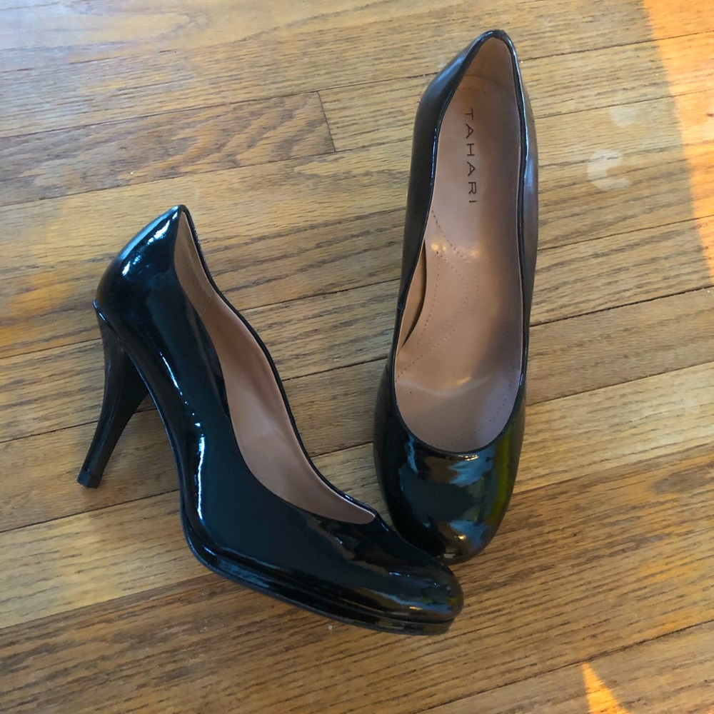 Tahari “Colette” patent leather pump